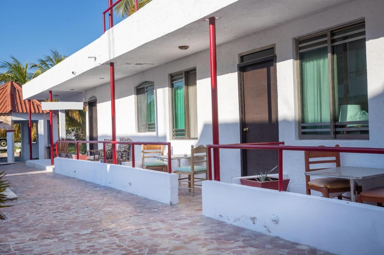 Pelican Inn At Las Dunas Chelem Extérieur photo